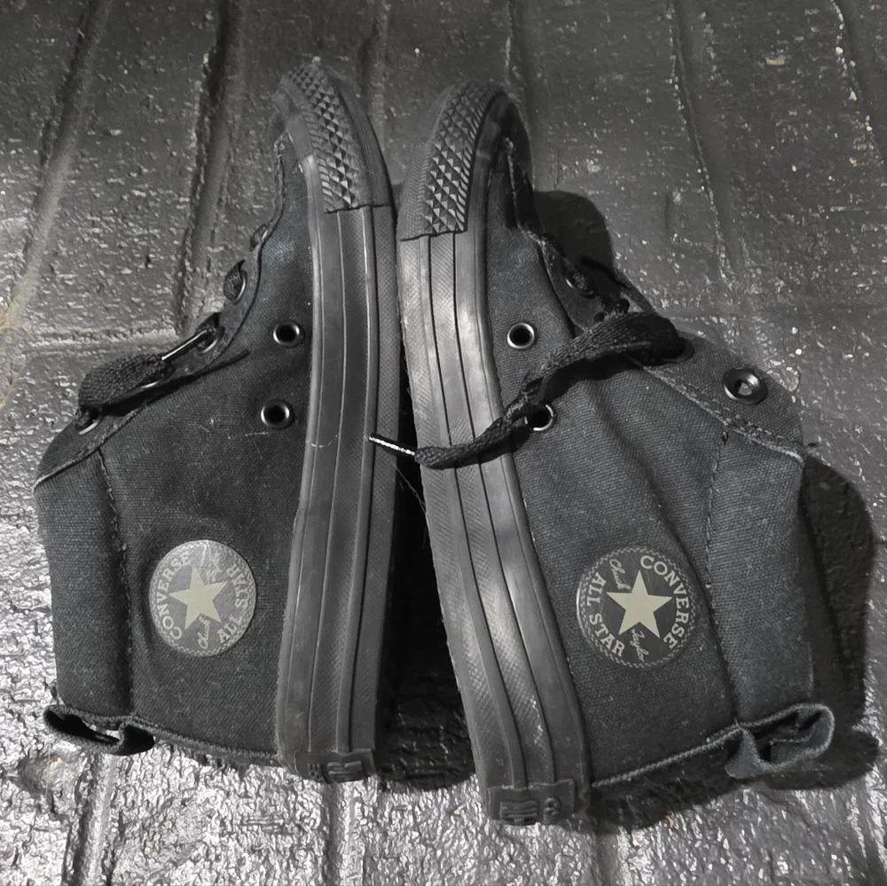 Converse Chuck Taylor All Star Street Mid, Junior Size 2